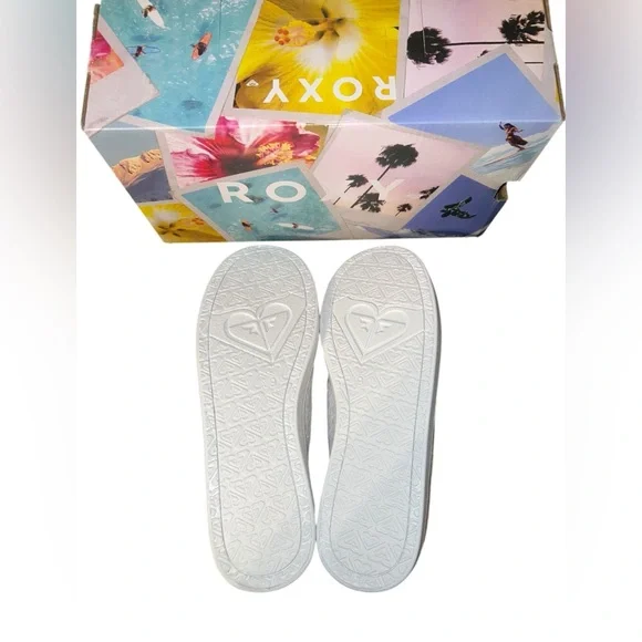 NWT Roxy Minnow VII White Shoes Woman’s Size 9 - Picture 2 of 4